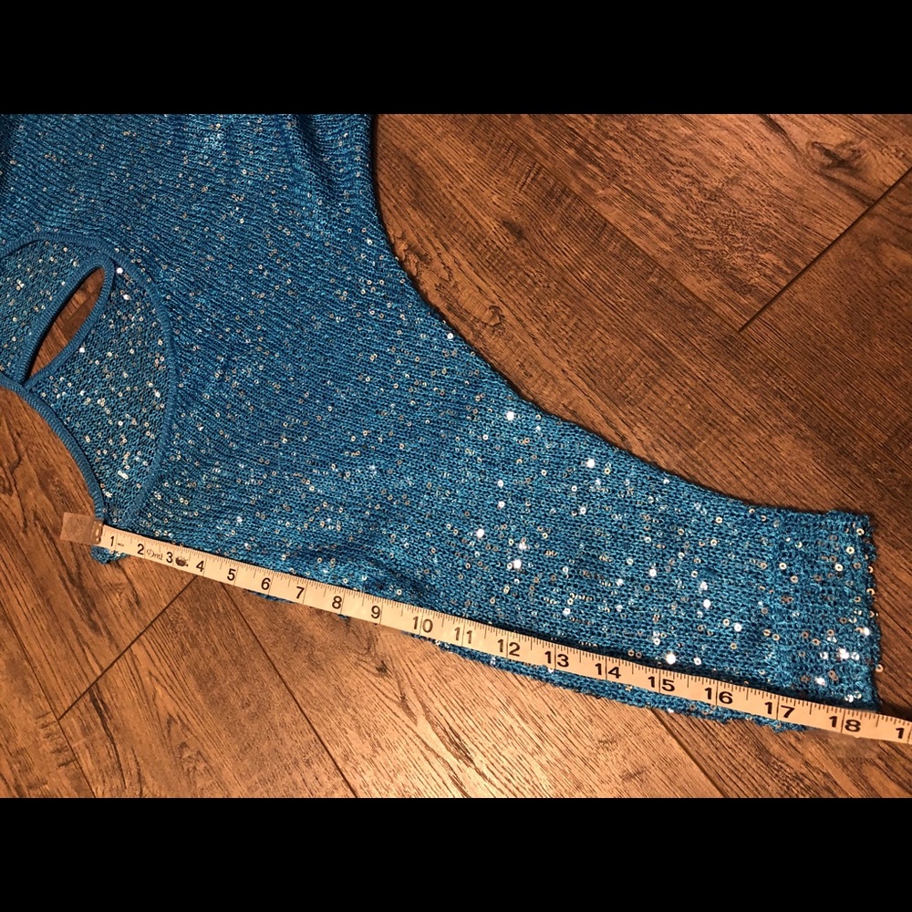 Bebe cutout shoulder sequin knit top blue XS - Picture 6 of 6